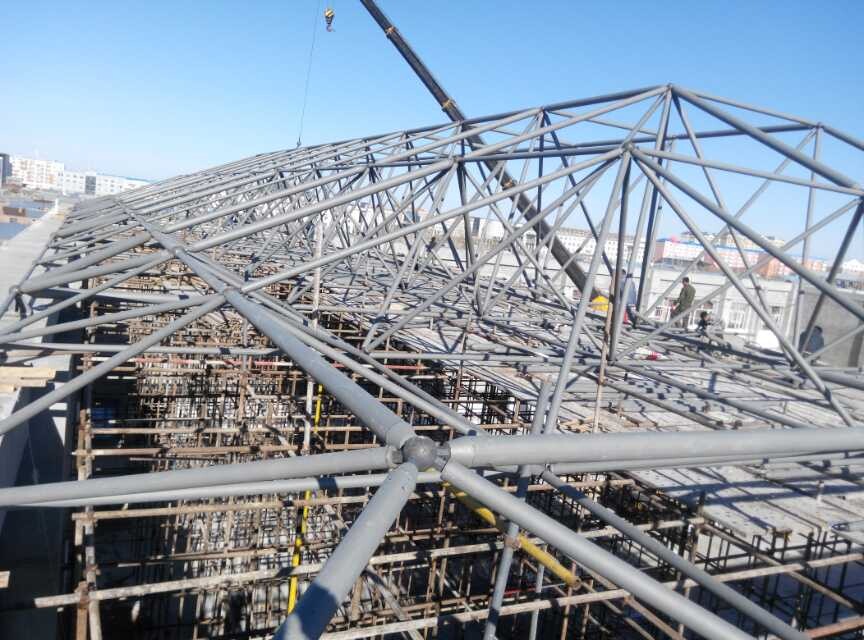 西藏商贸城屋顶网架工程